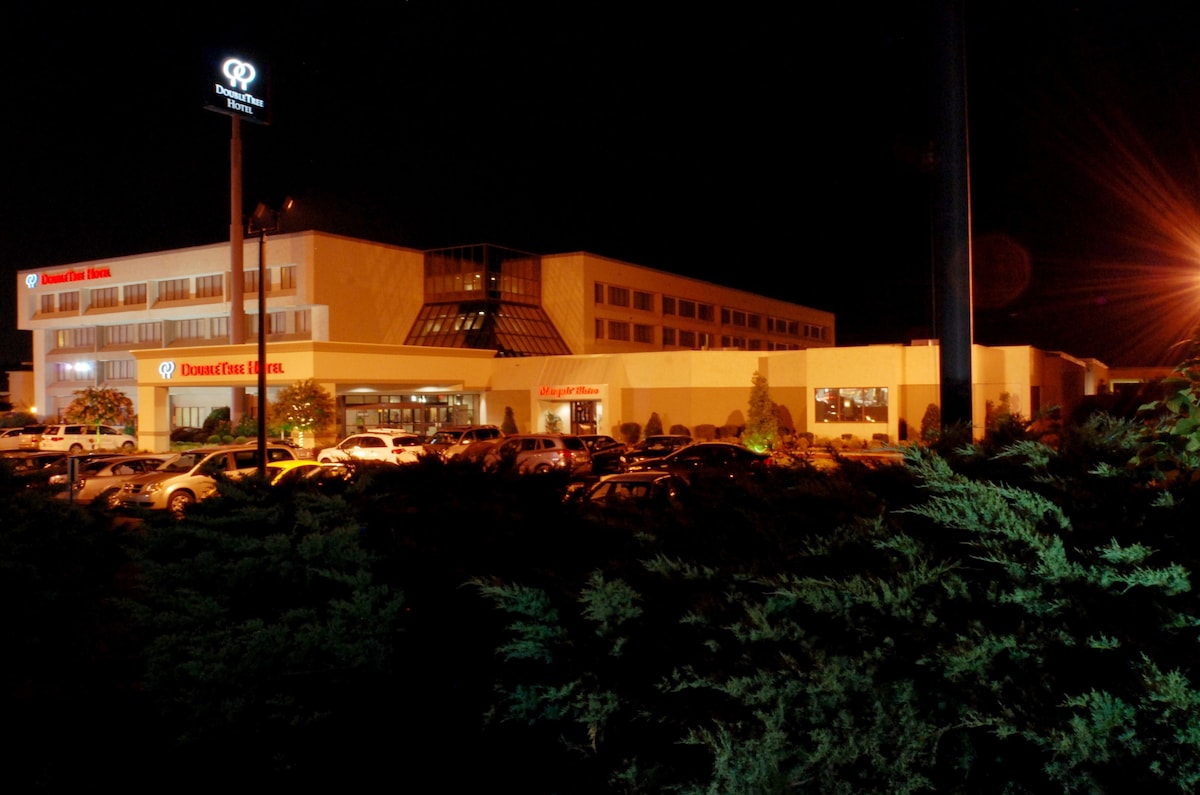 DoubleTree by Hilton Hotel Fayetteville