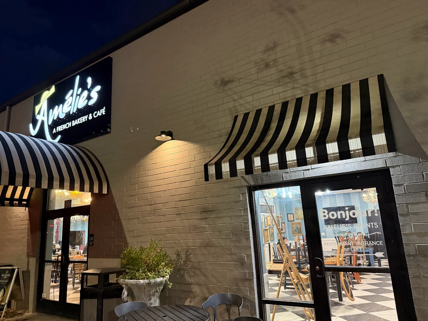 Amélie's French Bakery & Café