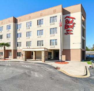 Red Roof Inn & Suites Fayetteville - Fort Bragg